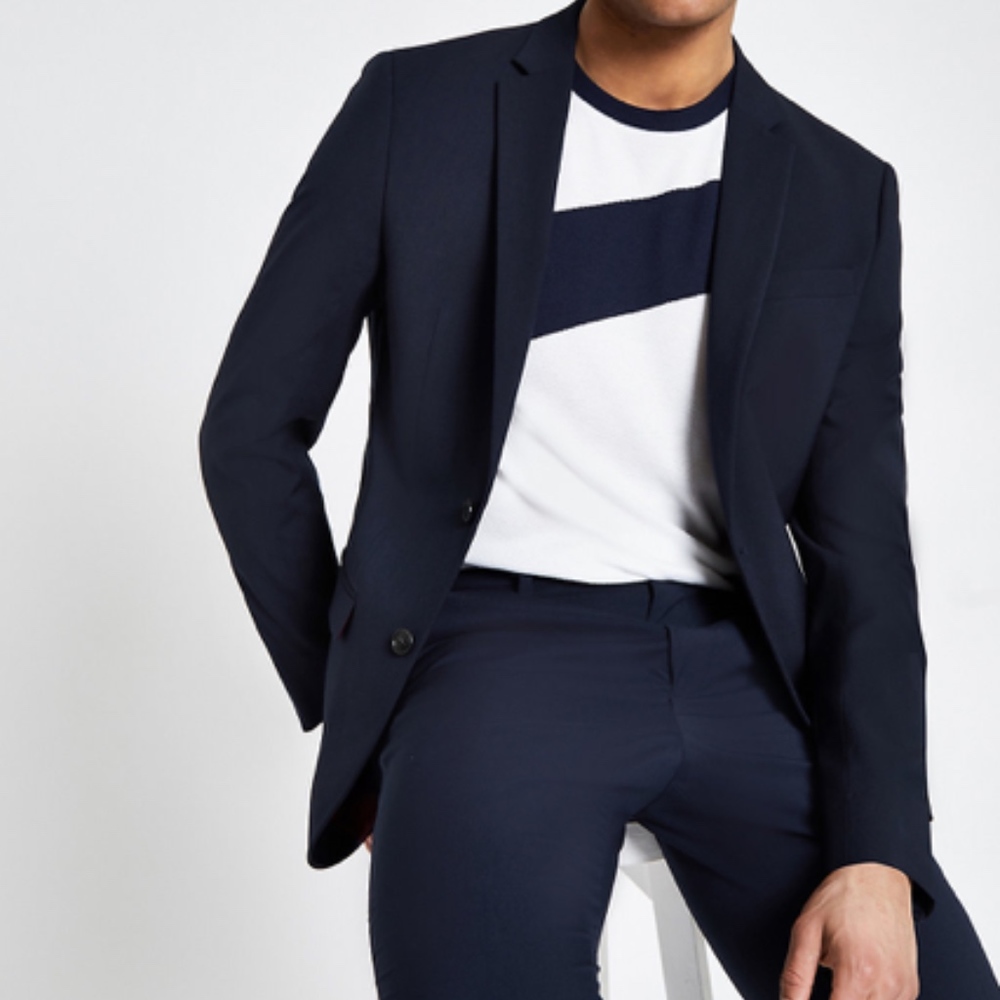 2-Piece Slim Fit Suit in Navy.